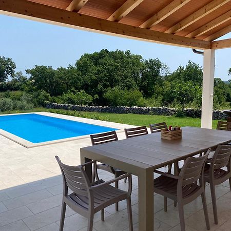 לאבין Villa Yucca Istra מראה חיצוני תמונה