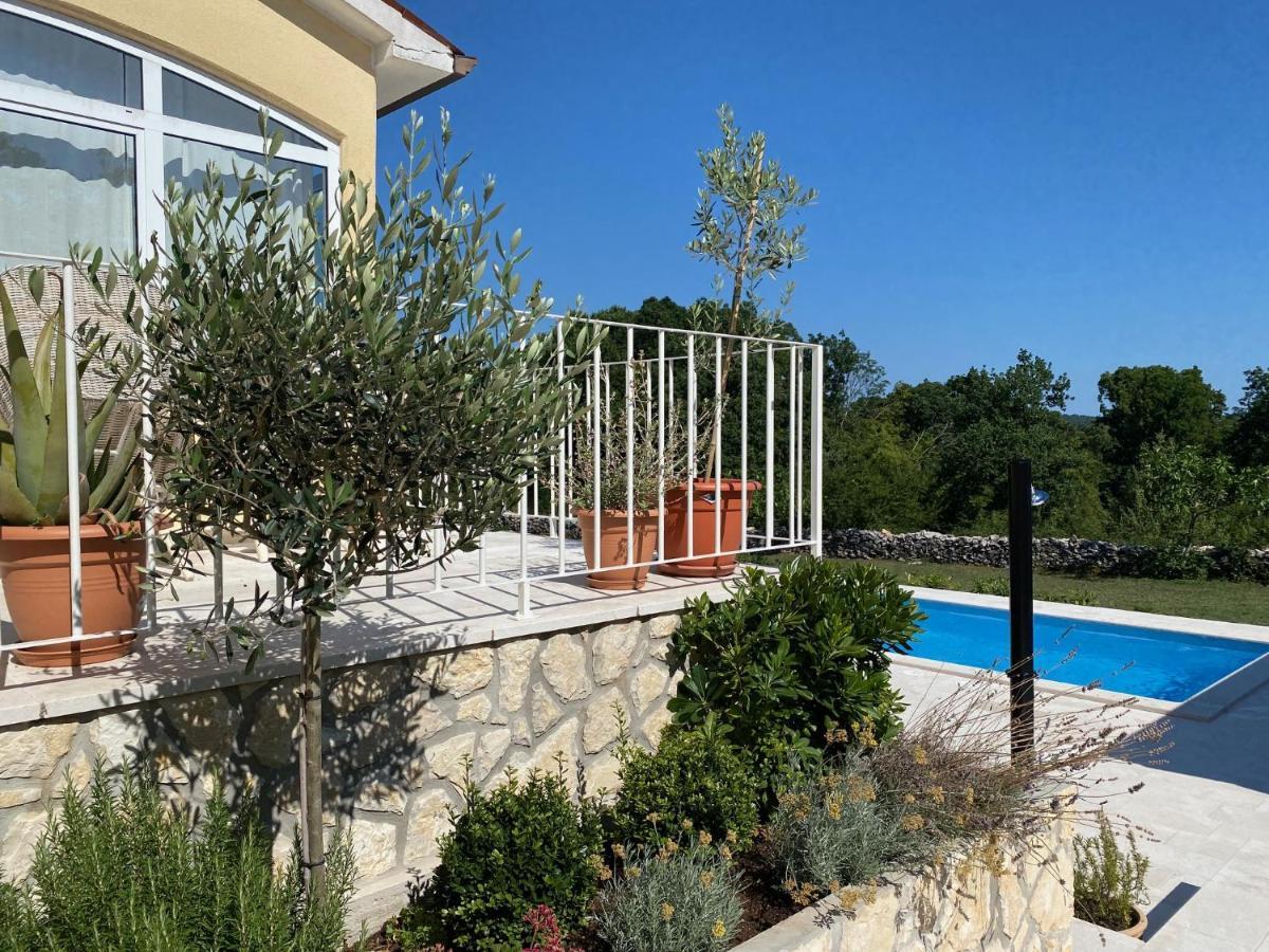 לאבין Villa Yucca Istra מראה חיצוני תמונה
